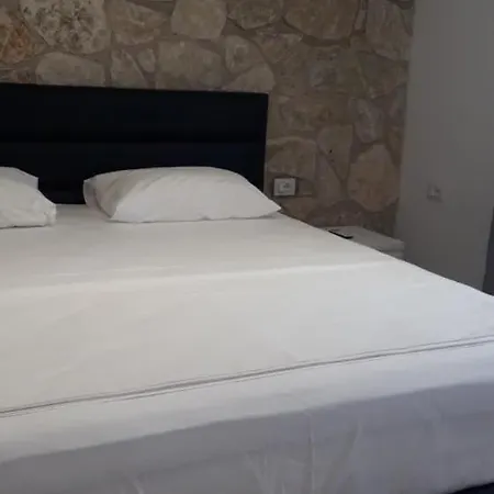Luciano Rooms Πανσιόν *
