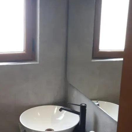 Luciano Rooms 招待所