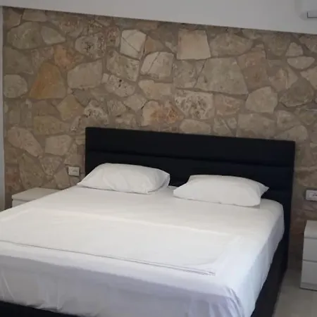 Luciano Rooms 招待所 卡萨米尔